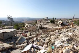 ¿Por qué los recientes ataques israelíes amenazan la estabilidad libanesa y el desarme de Hezbolá?