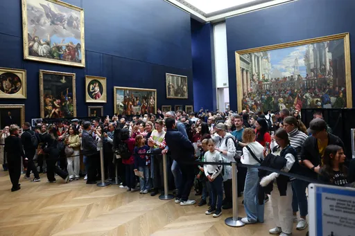 Cambriolage du Louvre: la présidente du musée reconnaît des failles de sécurité