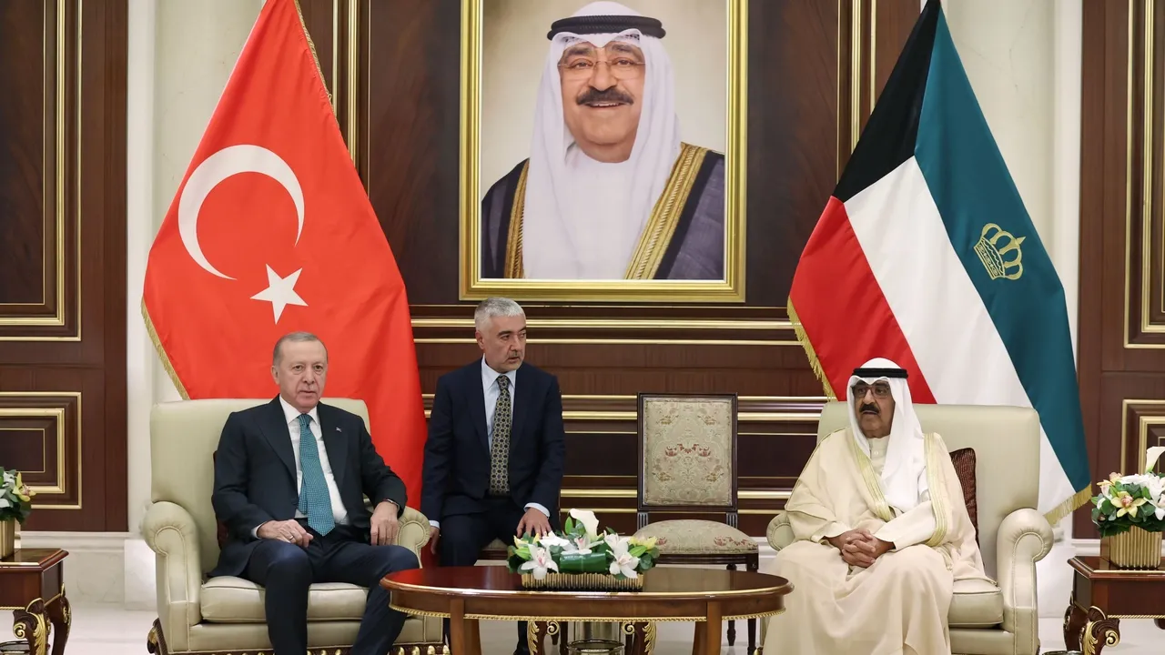 Erdogan enfatiza a necessidade urgente de preservar a paz em Gaza em conversas com o Emir do Kuwait