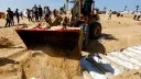 غزة تتسلم جثامين 30 فلسطينياً ببعضها آثار تنكيل.. والاحتلال يقتل 88 منذ بدء سريان وقف إطلاق النار