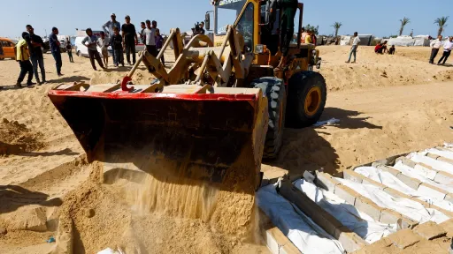 غزة تتسلم جثامين 30 فلسطينياً ببعضها آثار تنكيل.. والاحتلال يقتل 88 منذ بدء سريان وقف إطلاق النار