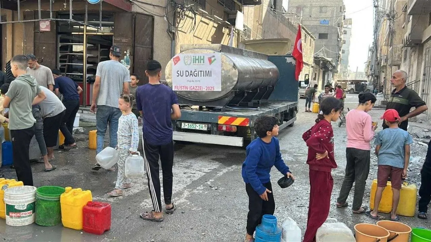 هيئة الإغاثة الإنسانية التركية تواصل توفير المياه النظيفة لسكان غزة