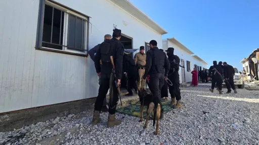 بحوزته سلاح حربي وحزام ناسف.. القبض على قيادي في تنظيم "داعش" الإرهابي بريف دمشق