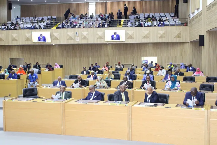 Baarlamaanka Jabuuti oo meesha ka saaray xaddidaaddii da'da ee murashaxa madaxweynaha