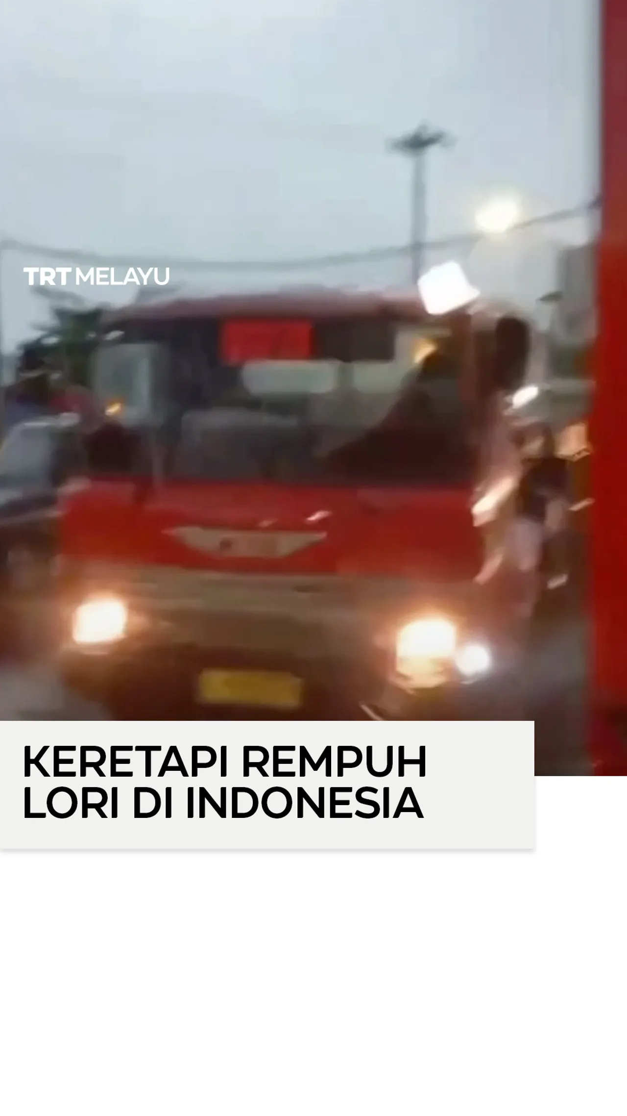 Keretapi rempuh lori di Indonesia
