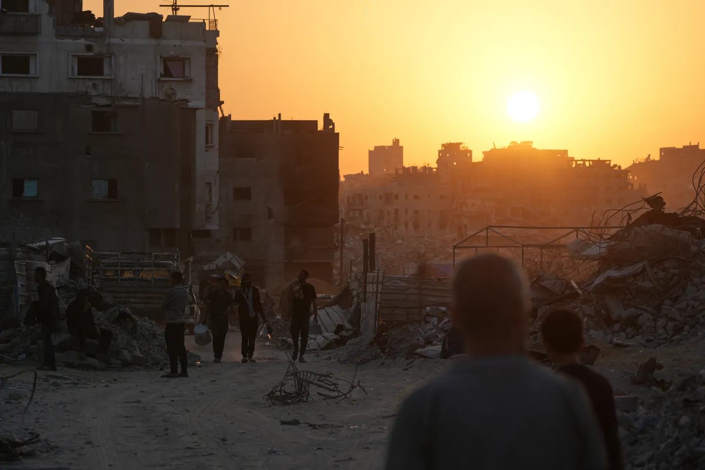 Israel launches deadly air strikes on Gaza in violation of truce