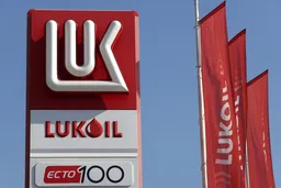 Lukoil, ABŞ-nyň we Britaniýanyň sanksiýalary sebäpli daşary ýurt emlaklaryny satmaga taýarlanýar