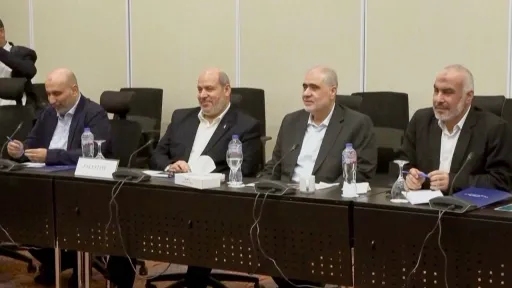وفدان من فتح وحماس يلتقيان في القاهرة لبحث تنفيذ المرحلة الثانية من اتفاق غزة