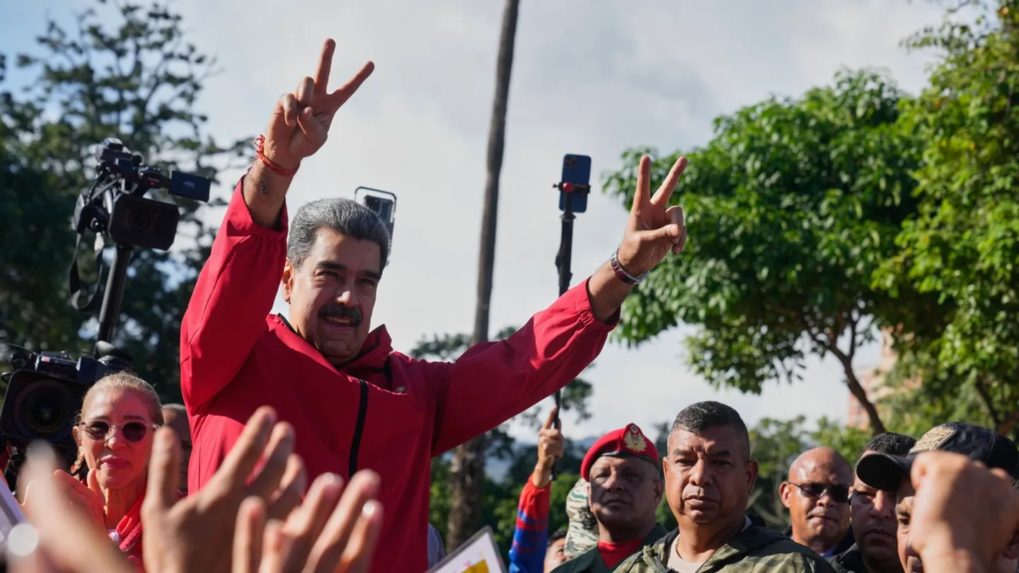 Maduro ileneñ AQŞqa qarşı 5000 raketa äzerläwen belderde