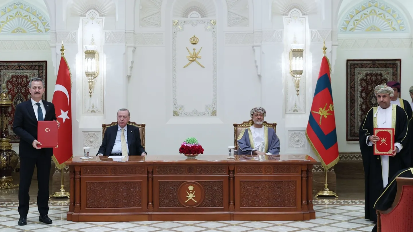 Erdogan e Sultão do Omã prometem laços mais fortes e apoiam solução de dois Estados para a Palestina