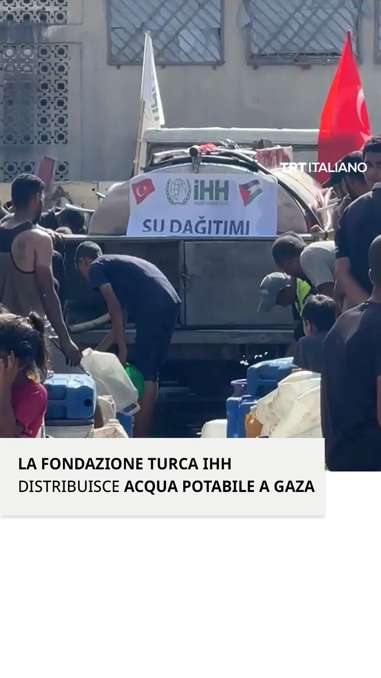 La Fondazione umanitaria IHH della Türkiye distribuisce acqua potabile a Gaza