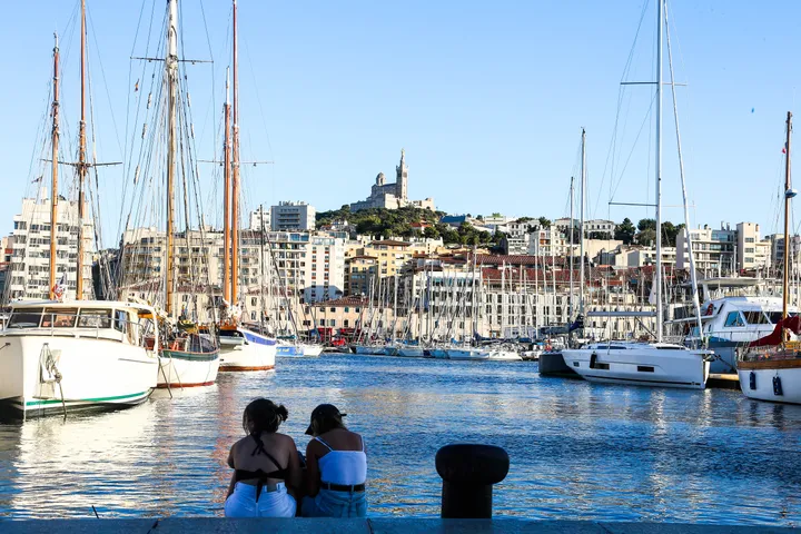 France: des marins grévistes bloquent un navire de croisière à Marseille