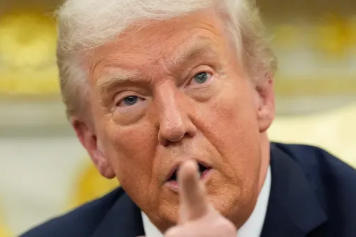 Trump dey threaten to withdraw US support if Israel take over West Bank