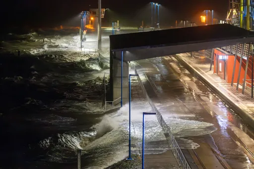 Storm Benjamin veroorzaakt schade in Nederland, met nog geen gewonden