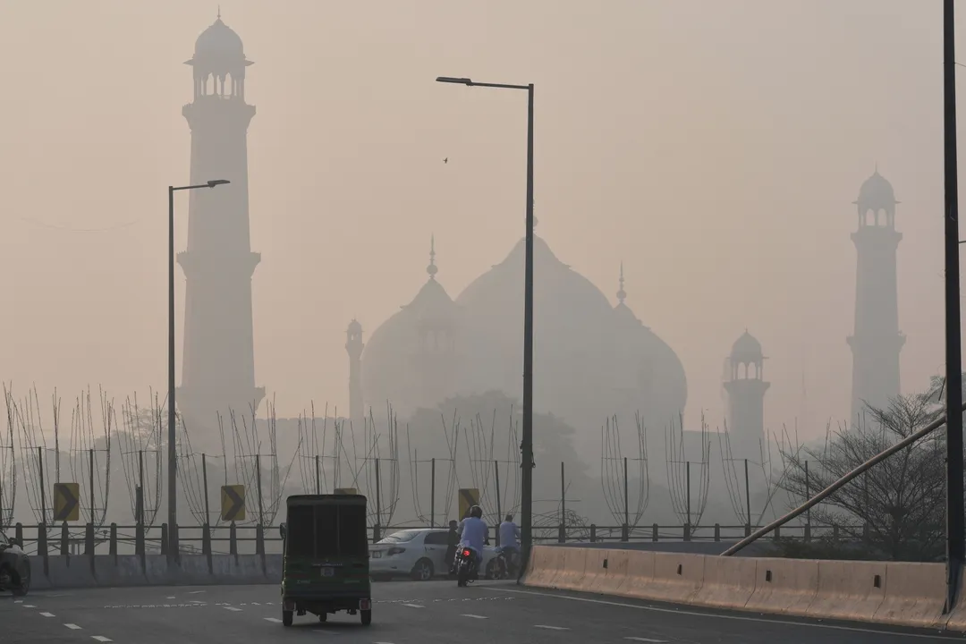 पाकिस्तान ने स्मॉग संकट से निपटने के लिए एआई पर दांव लगाया