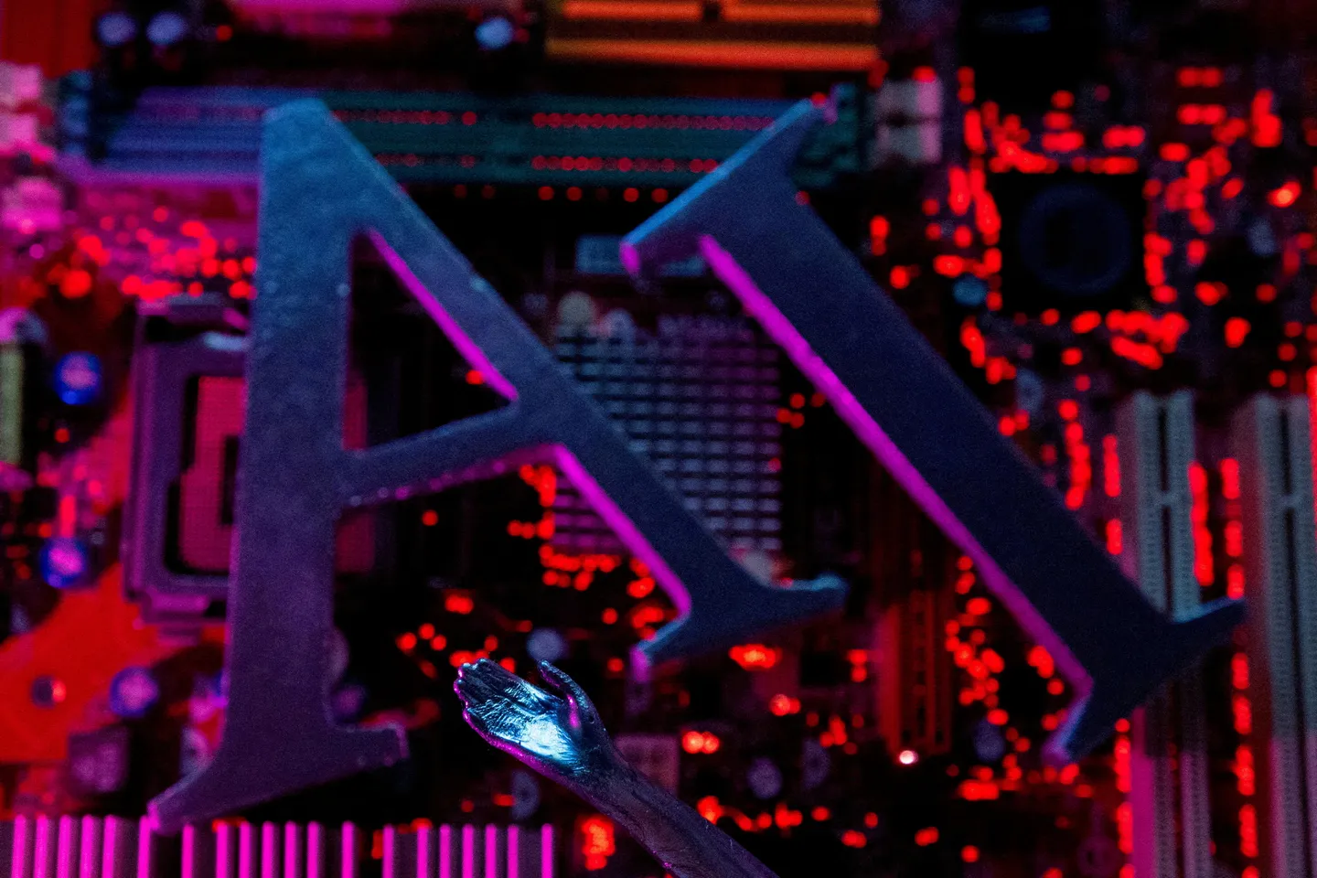 Холанѓанец две години оженет со виртуелната сопруга Аива, експертите предупредуваат на ризици