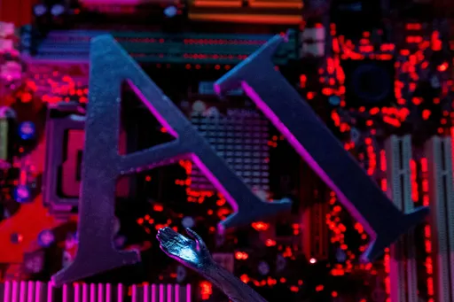 Холанѓанец две години оженет со виртуелната сопруга Аива, експертите предупредуваат на ризици