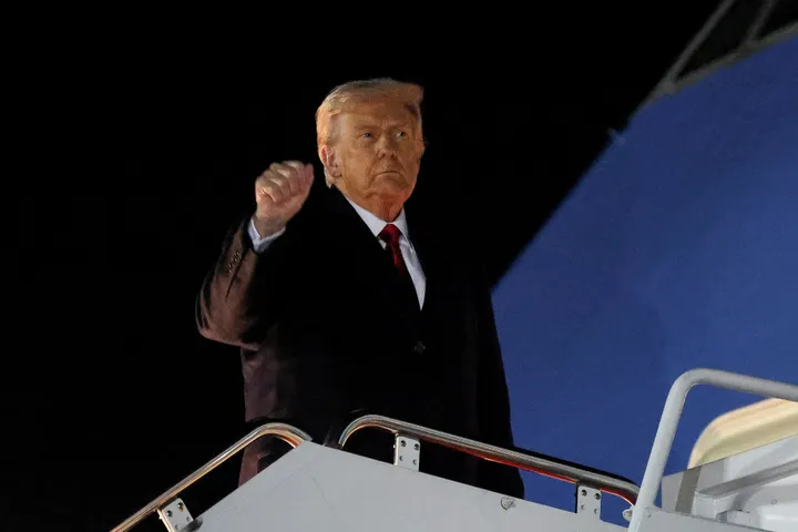 White House: Trump change presidential jet afta electrical problem happen during take off