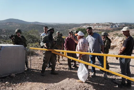 Izraelski vojnici spriječili palestinske poljoprivrednike da beru masline u Ramali