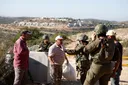 الاحتلال يعتقل فلسطينيين ويعتدي على مزارعي الزيتون في الضفة.. وحماس تحذر من "مخطط ضم وتهجير"