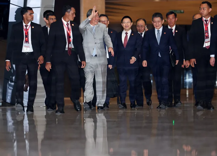 د ټرمپ او شي له لیدنې مخکې امریکا او چین په مالیزیا کې سوداګریزې خبرې بیا پیل کړې