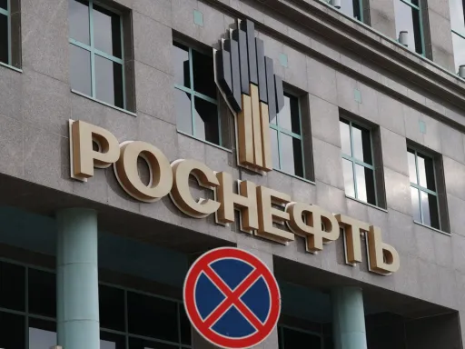 AQŞ sankśiyäläre “Rosneft” häm “Lukoil”ğa awır täêsir itte