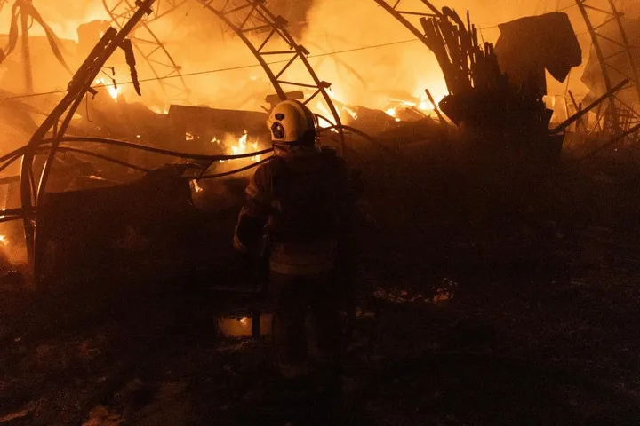 Ukrainanyň paýtagty Kiýew, şäher häkiminiň aýtmagyna görä, şäher ruslaryň uly hüjümine sezewar boldy