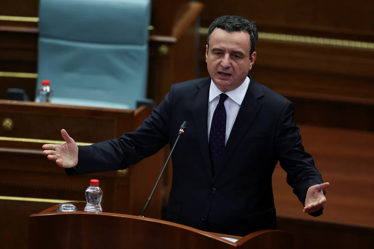 კოსოვოს პრემიერი: ტრამპთან მიღწეული შეთანხმების თანახმად დეპორტირებული მიგრანტები კოსოვოში ჩავიდნენ