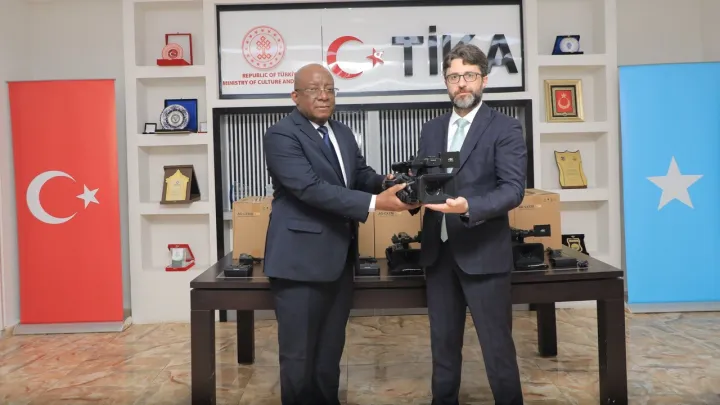 Türkiye enhances Somali state media's capacity with modern equipment