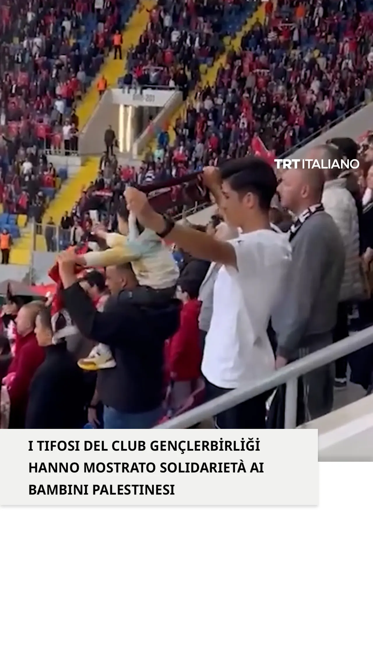 I Tifosi del club Gençlerbirliği hanno mostrato solidarieta' ai bambini palestinesi
