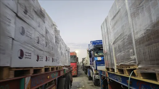 Камиони со помош влегуваат во Појасот Газа преку преминот Карам Абу Салем