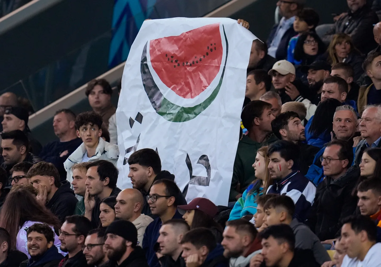 FIFA dan UEFA dikecam karena melanggar hukum internasional dengan tetap mempertahankan Israel dalam kompetisi