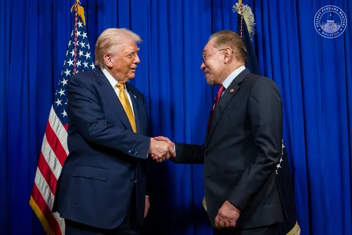 Anwar, Trump bincang kerjasama dua hala sebelum Presiden AS berlepas ke Tokyo