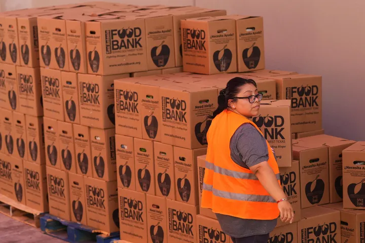 US shutdown could leave millions of Americans facing hunger as SNAP benefits are threatened