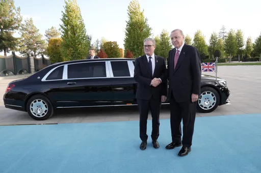 Böyük Britaniyanın Baş naziri Türkiyədə səfərdədir