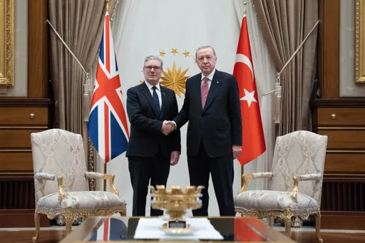 დიდი ბრიტანეთის პრემიერ-მინისტრი სტარმერი ანკარაში ჩამოვიდა