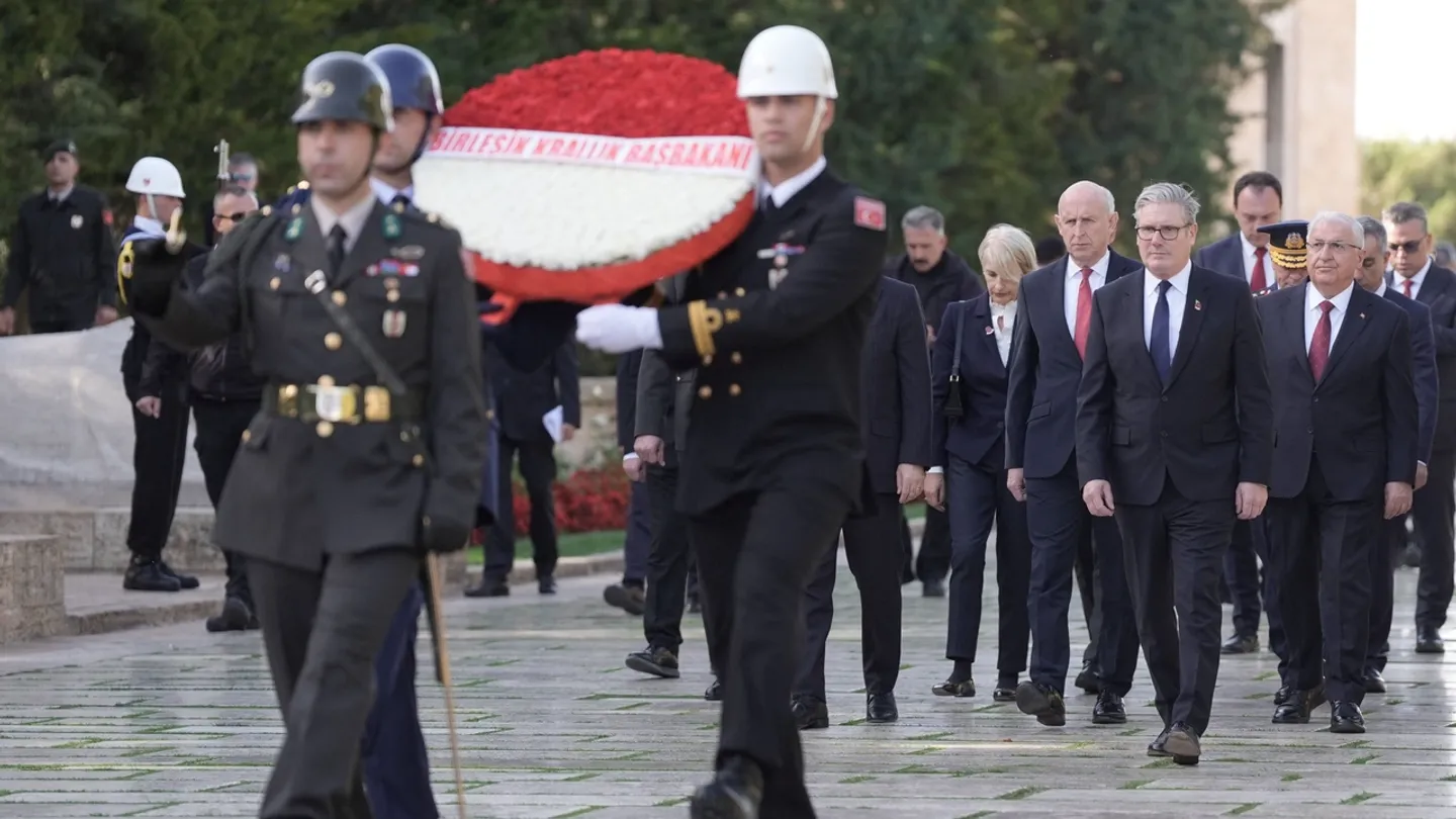 Angliya premyer-ministrı Änkarada