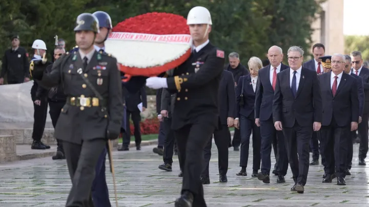 Angliya premyer-ministrı Änkarada