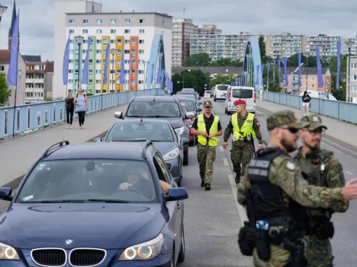 Polónia detém dois ucranianos acusados de espionagem para agências de informações estrangeiras