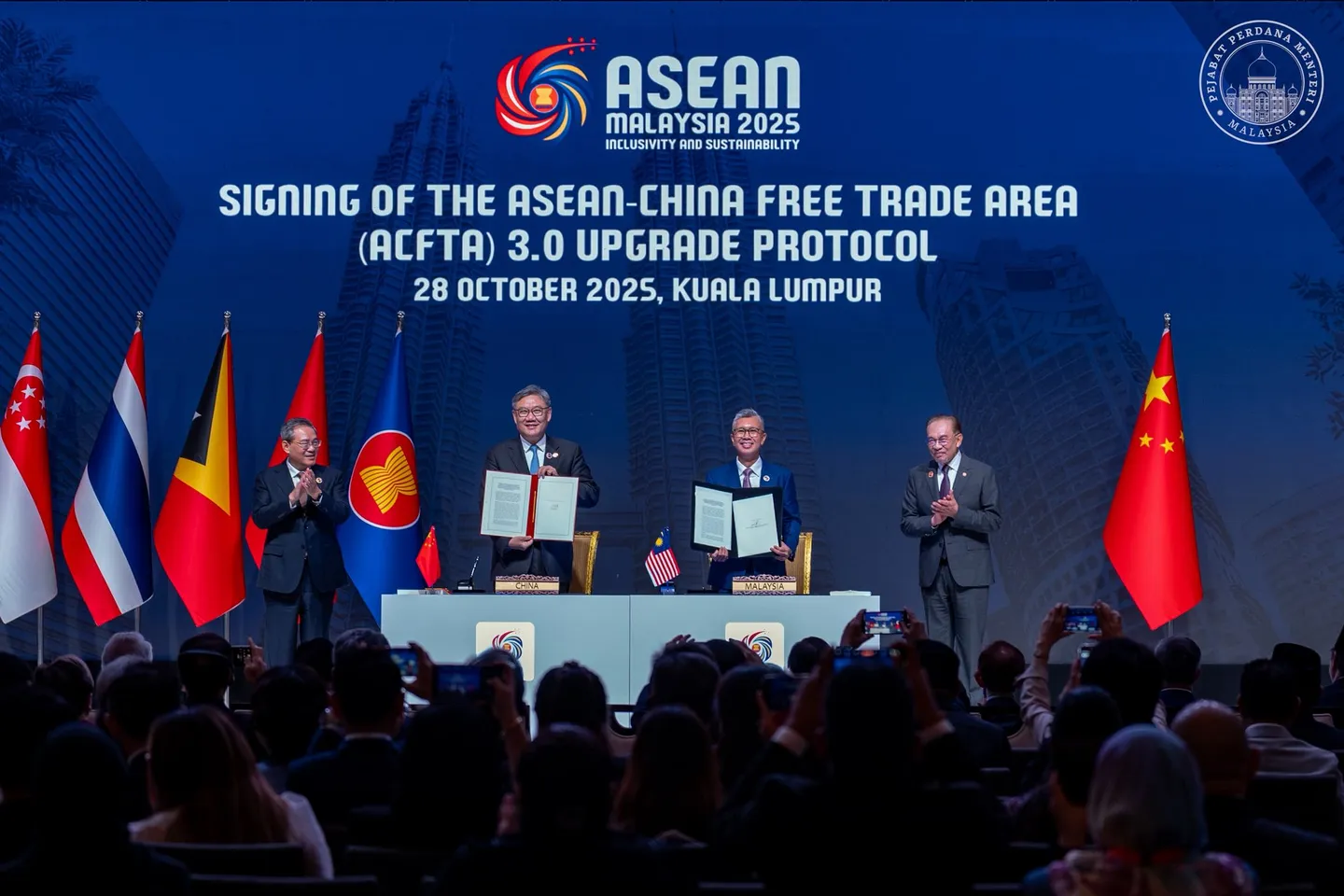 Hubungan ASEAN dengan AS, China cerminkan komitmen terhadap prinsip keterbukaan, kata Anwar