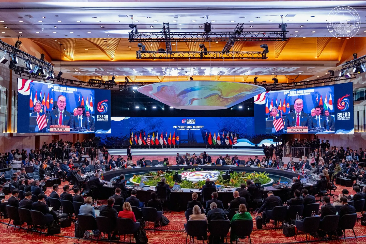 ASEAN perlu selesaikan isu Laut China Selatan sendiri – Anwar