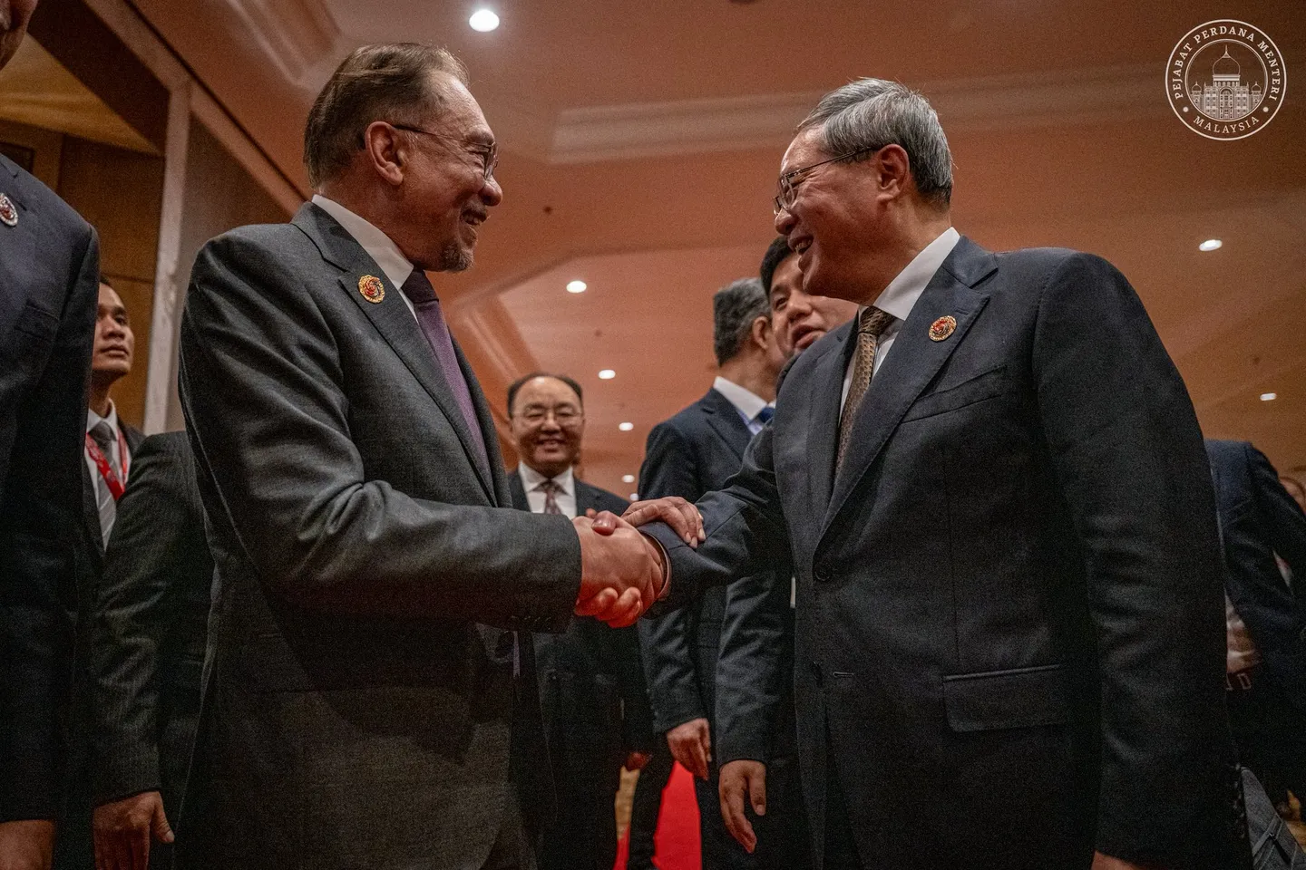 Anwar, Li Qiang bincang kerjasama perdagangan, kestabilan serantau