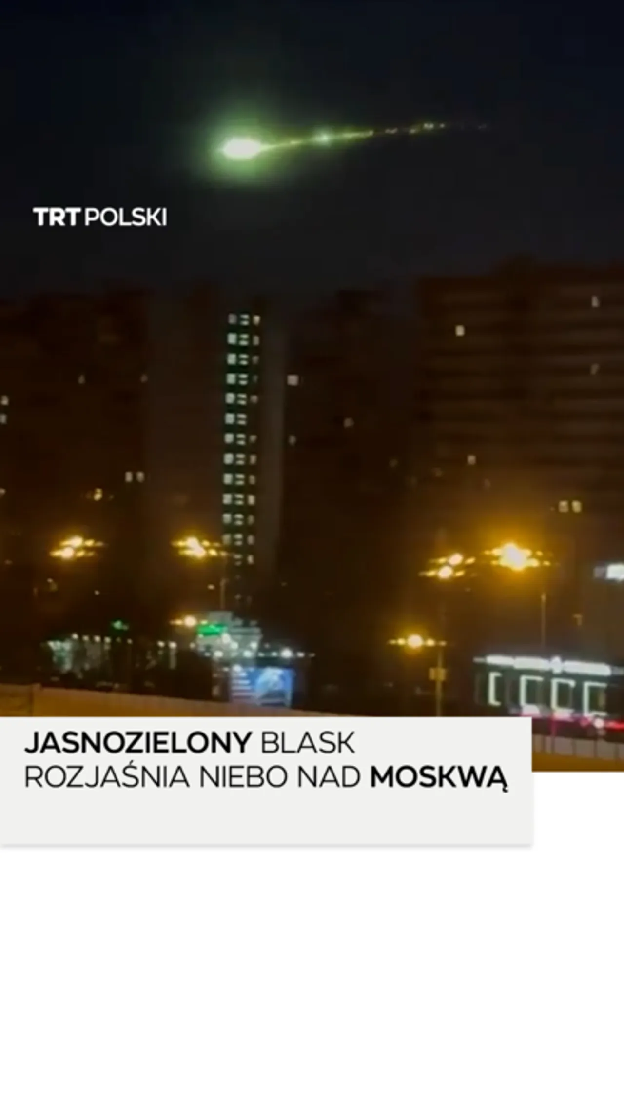Jasnozielony blask rozjaśnia niebo nad Moskwą