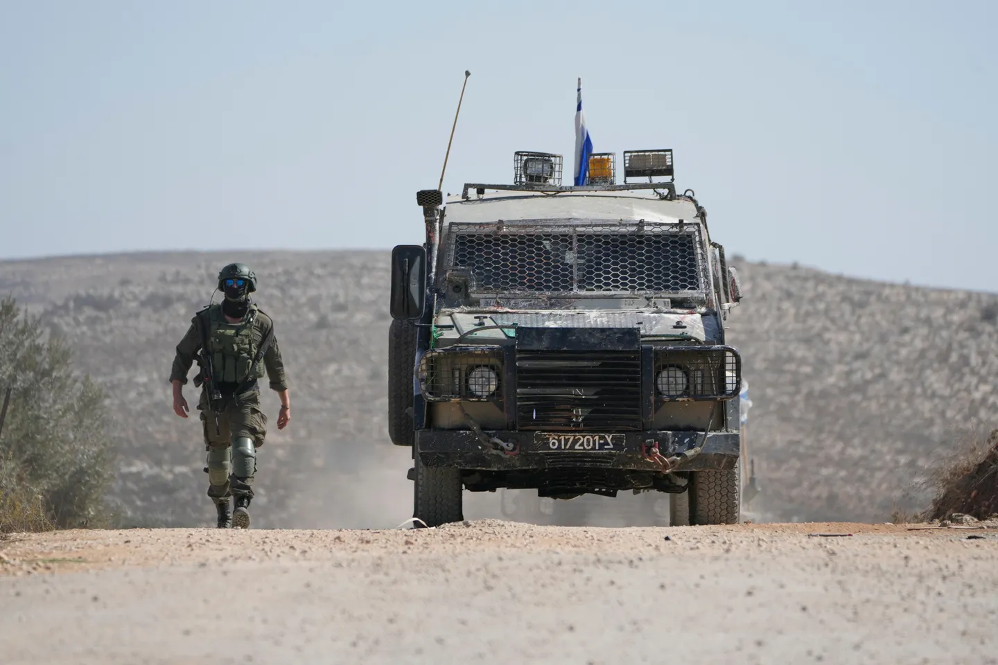 الاحتلال يصيب فلسطينيين بالضفة ويفجر منزلاً ويجبر مدنيين على إخلاء منازلهم في جنين