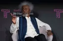 Le lauréat nigérian du prix Nobel, Wole Soyinka, affirme que les États-Unis ont révoqué son visa
