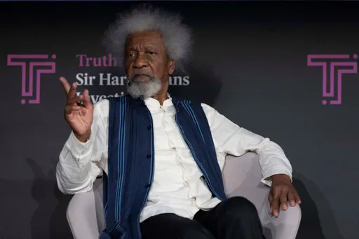 Le lauréat nigérian du prix Nobel, Wole Soyinka, affirme que les États-Unis ont révoqué son visa