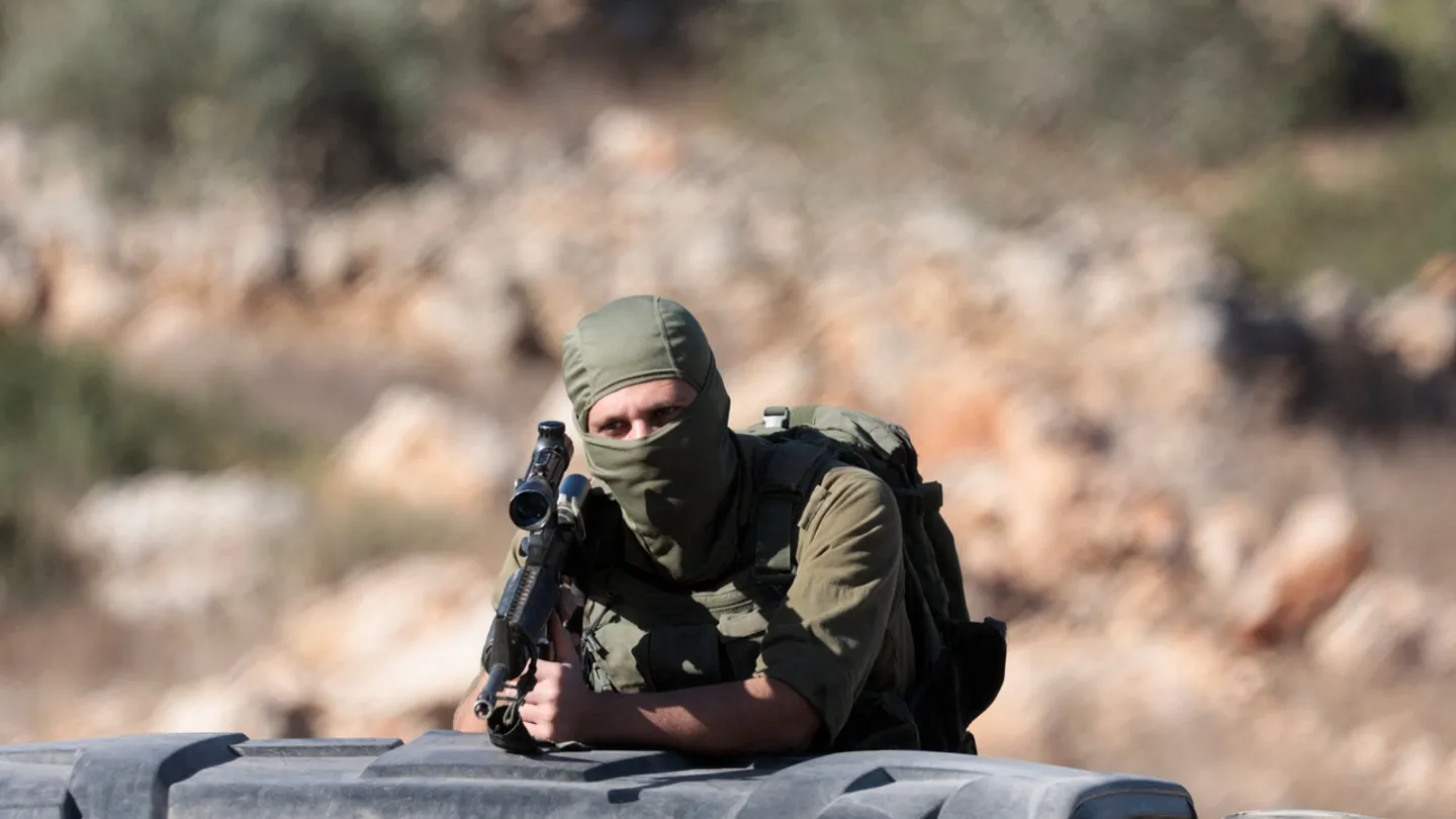 İzrail köçläre Yordannıñ basıp alınğan Könbatış üzänlegendä 3 fälästinlene üterde