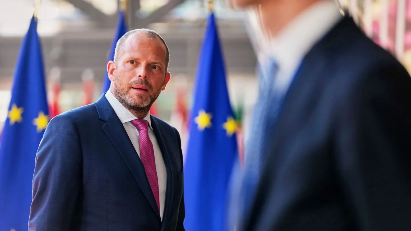 Belgiya ministrı Mäskäwne kartadan sörtü belän yanadı