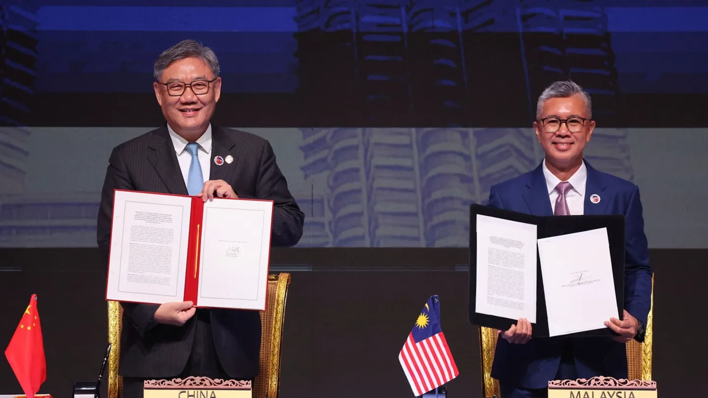China e ASEAN assinam acordo de comércio livre actualizado