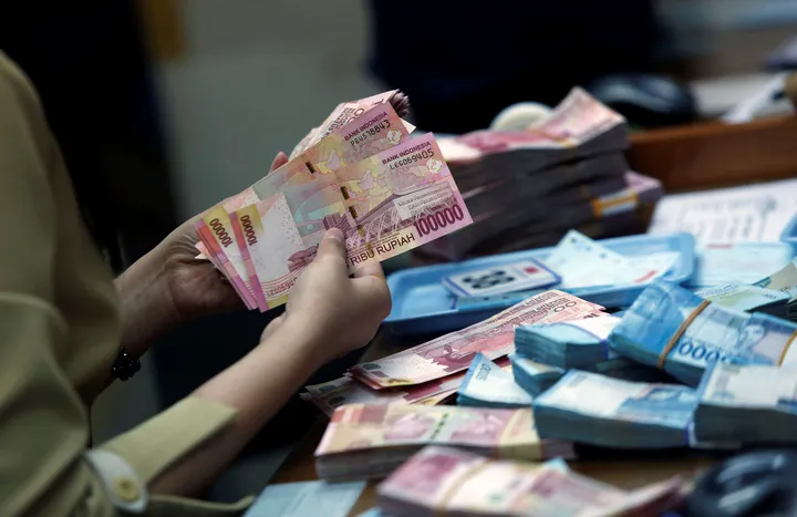 Rupiah melemah akibat perang berkelanjutan AS-Iran, tembus Rp17.400 per dolar AS